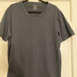 Men’s Gap t shirt